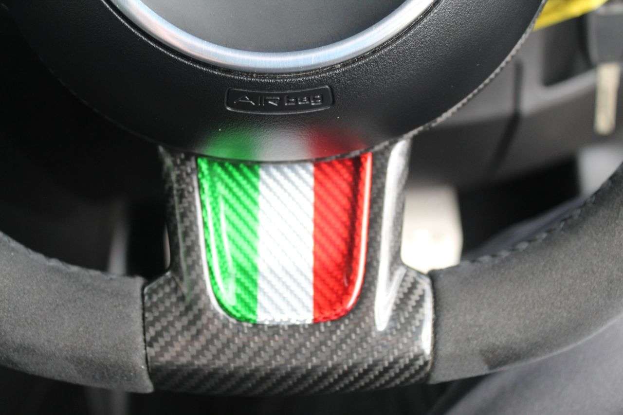 2021 ABARTH 695 2021 ABARTH 695