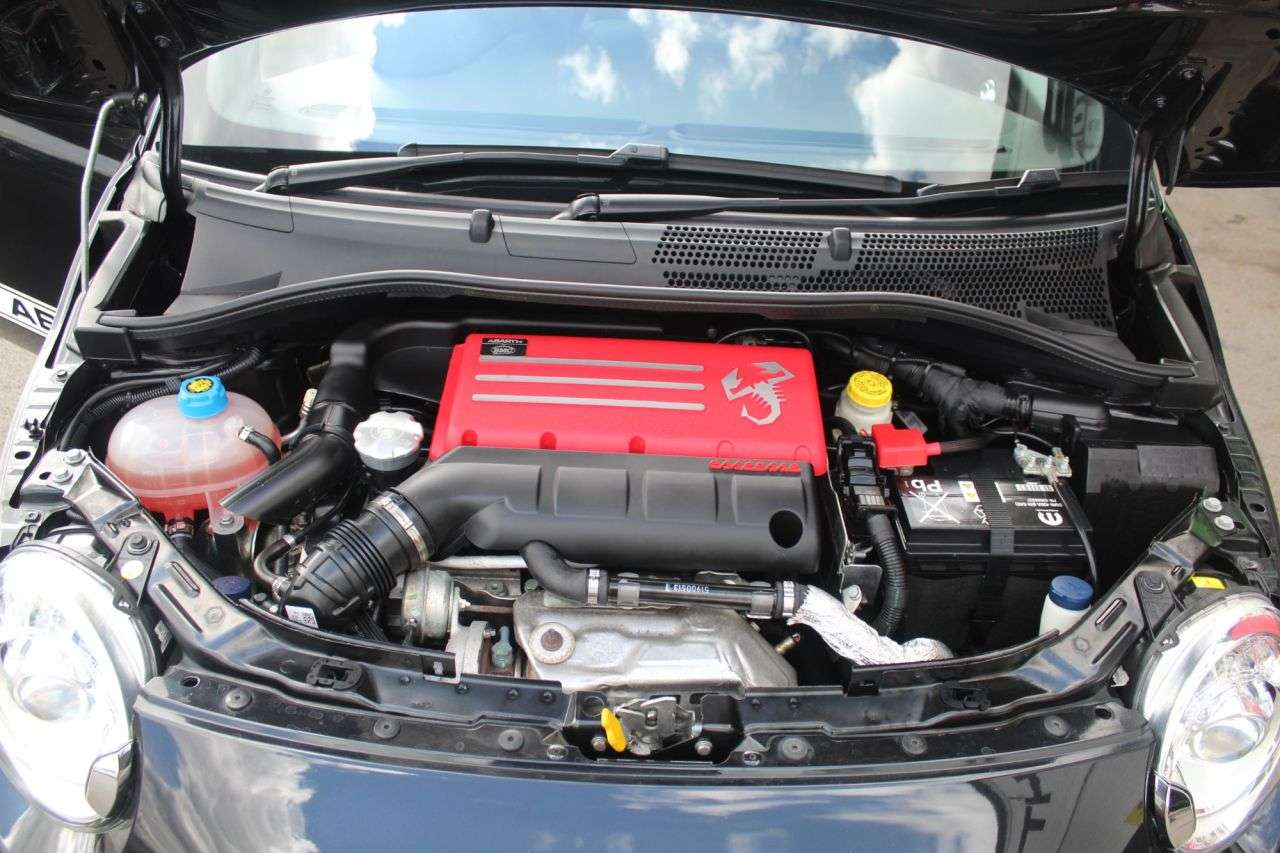 2021 ABARTH 695 2021 ABARTH 695