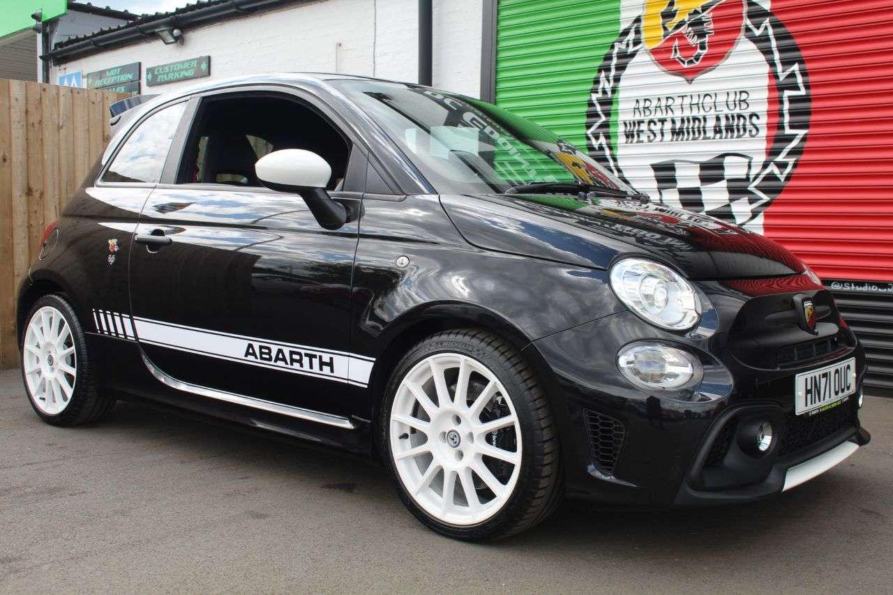 2021 ABARTH 695 2021 ABARTH 695
