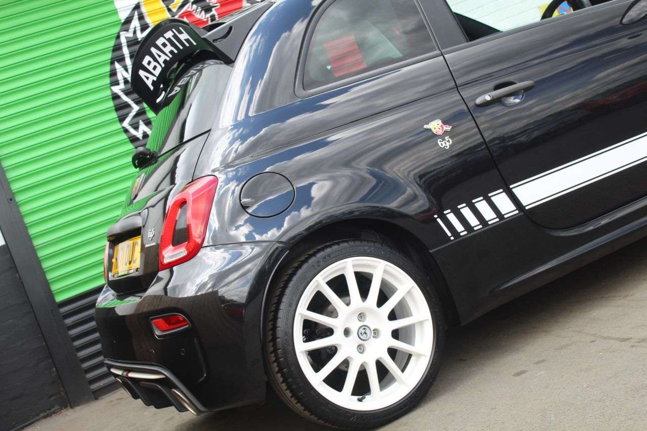 2021 ABARTH 695 2021 ABARTH 695