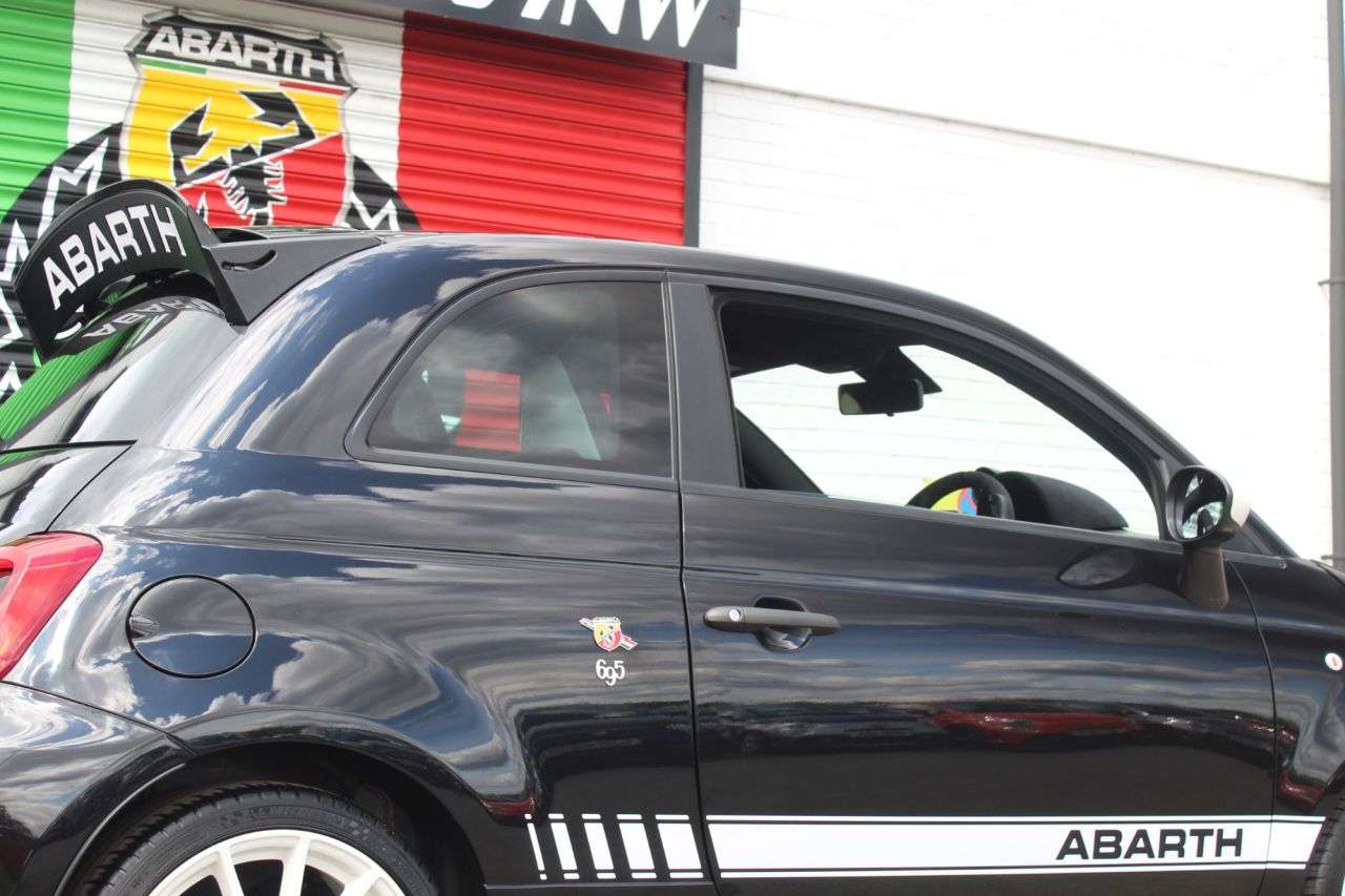 2021 ABARTH 695 2021 ABARTH 695