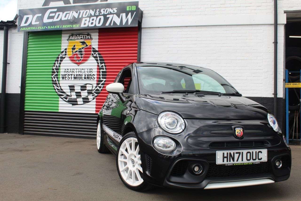 2021 ABARTH 695 2021 ABARTH 695