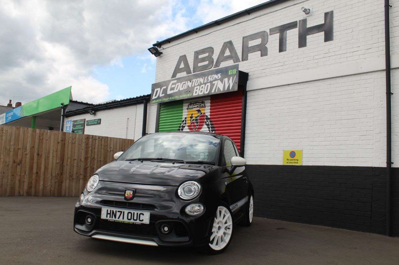 2021 ABARTH 695 2021 ABARTH 695