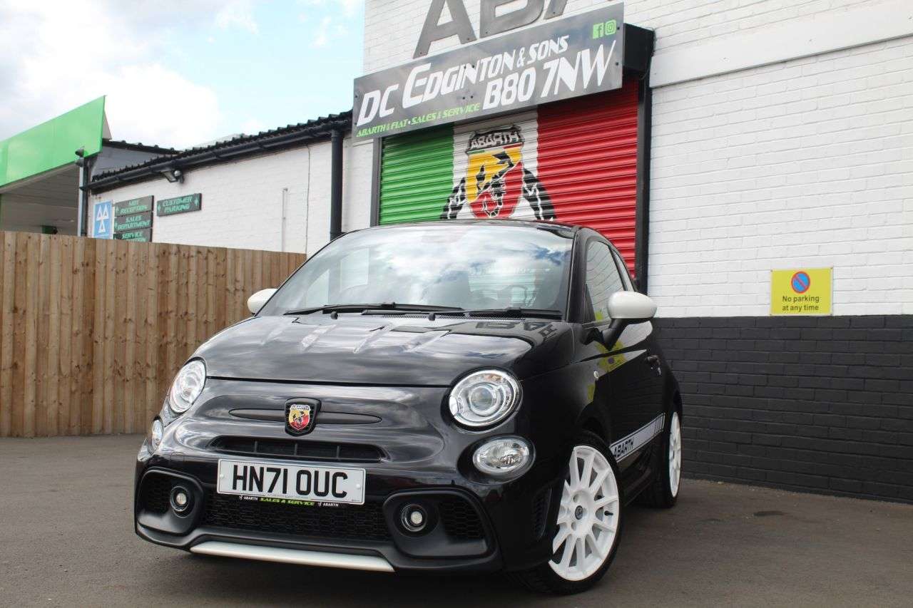 2021 ABARTH 695 2021 ABARTH 695