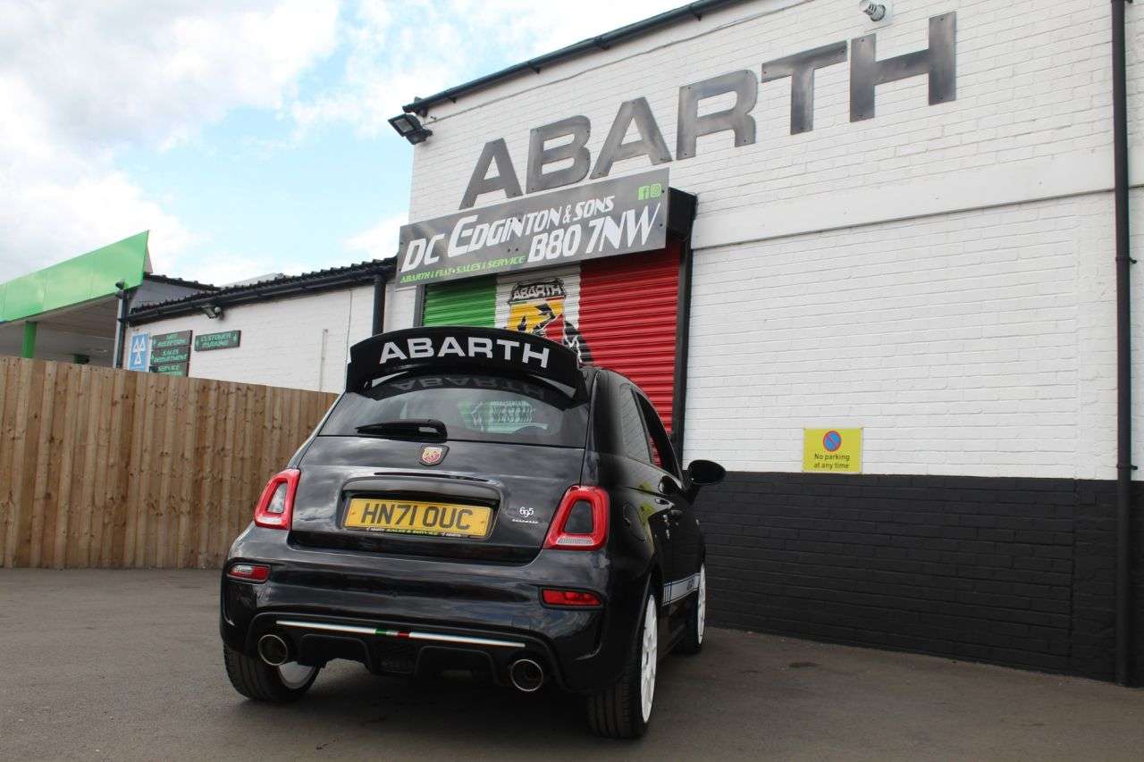 2021 ABARTH 695 2021 ABARTH 695