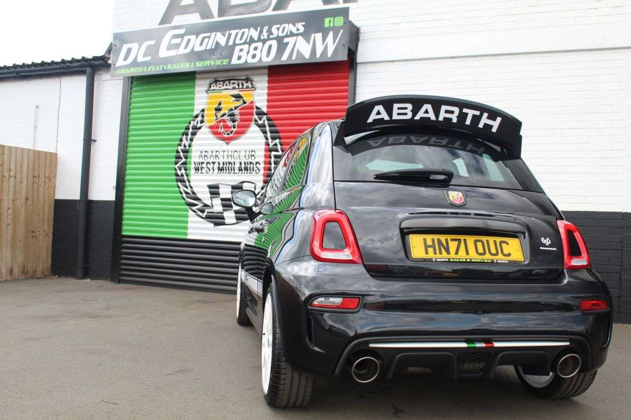 2021 ABARTH 695 2021 ABARTH 695
