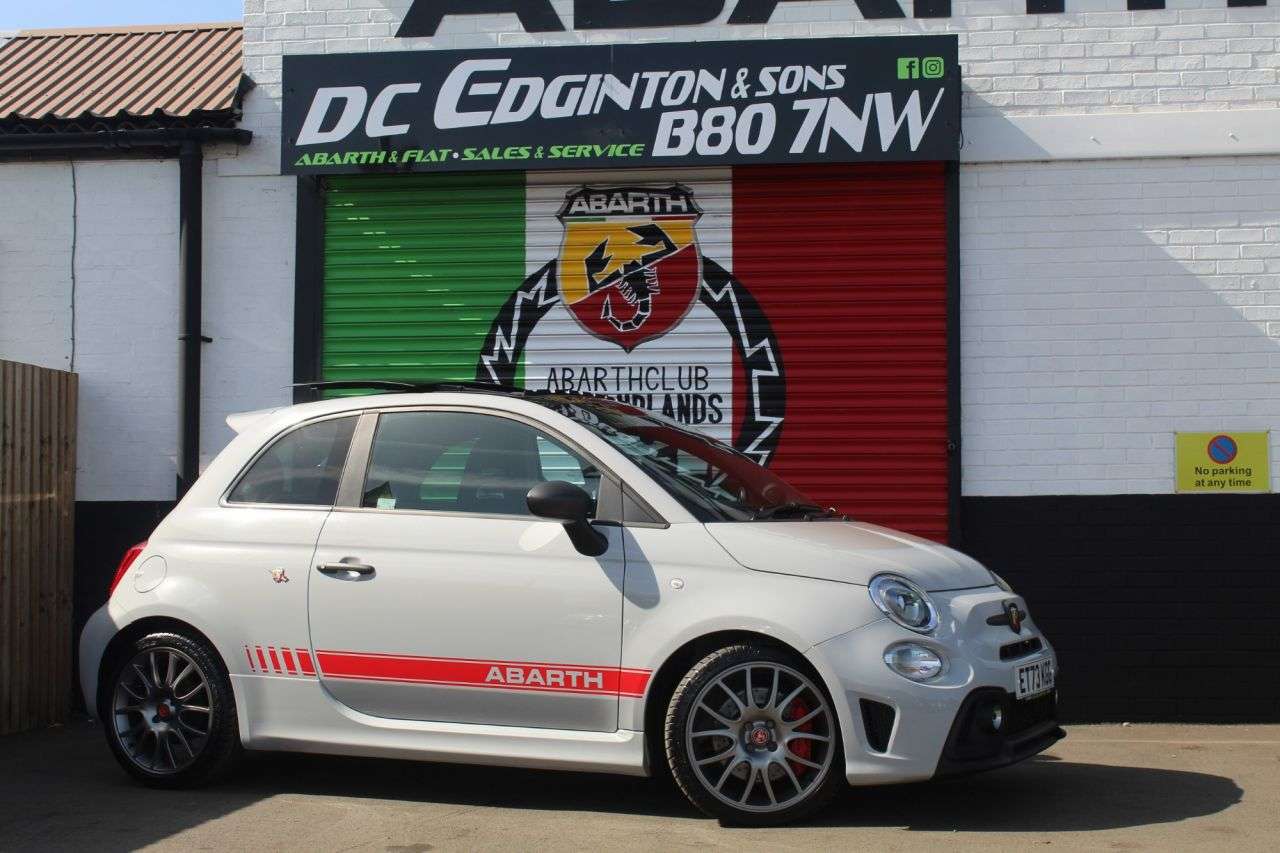2024 ABARTH 695 2024 ABARTH 695