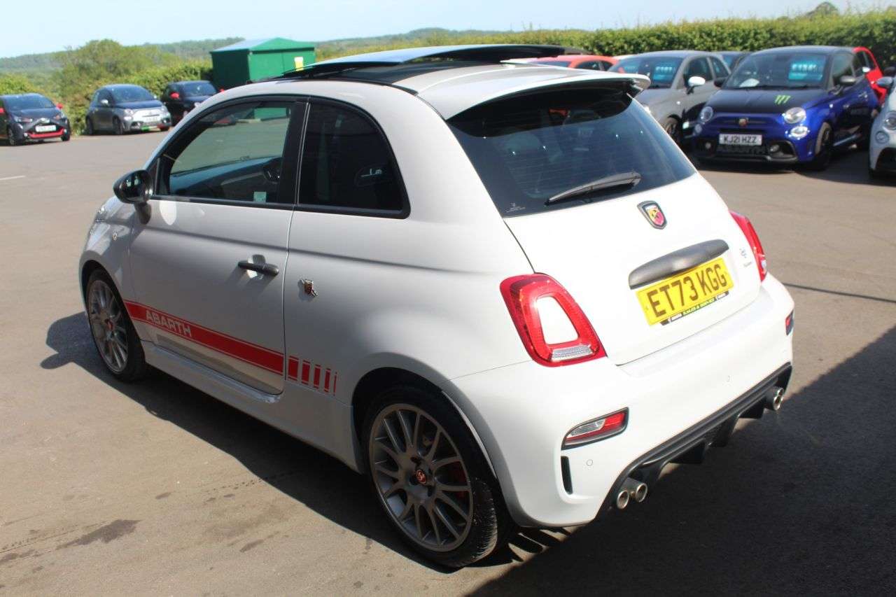 2024 ABARTH 695 2024 ABARTH 695