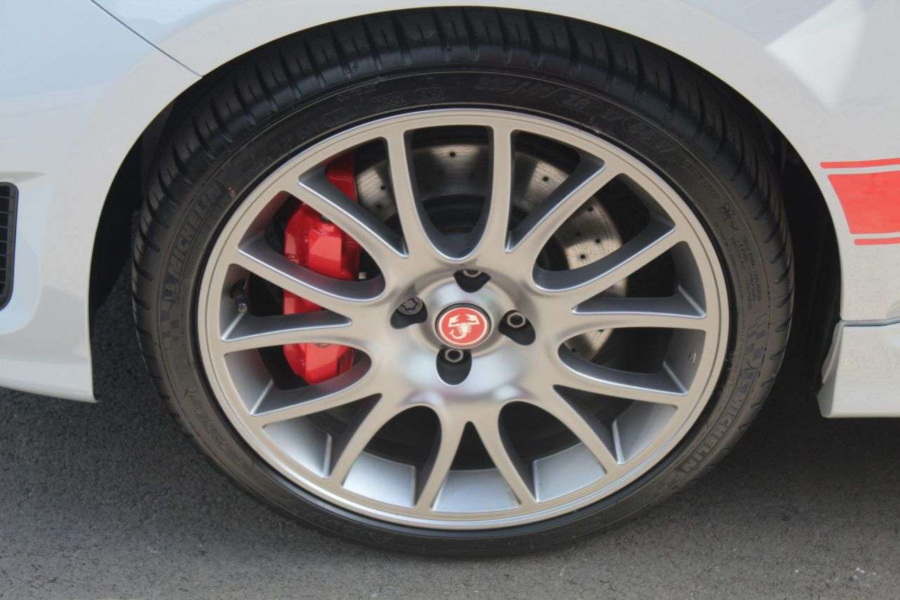 2024 ABARTH 695 2024 ABARTH 695