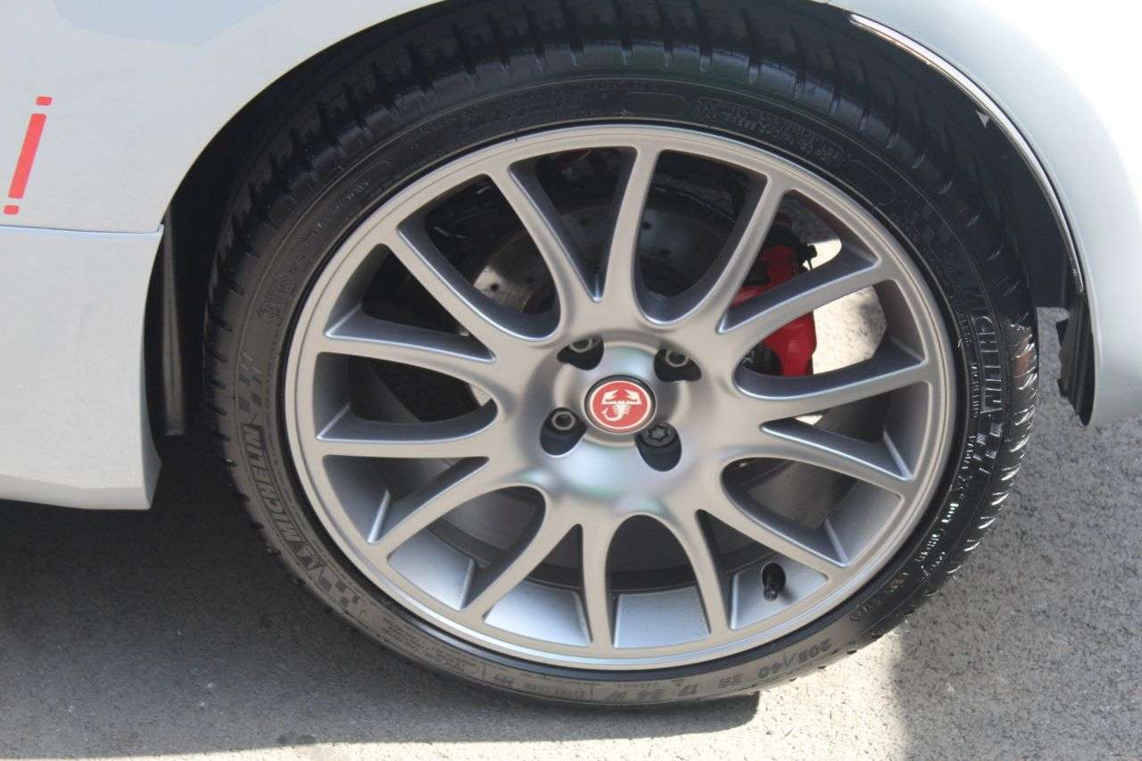 2024 ABARTH 695 2024 ABARTH 695