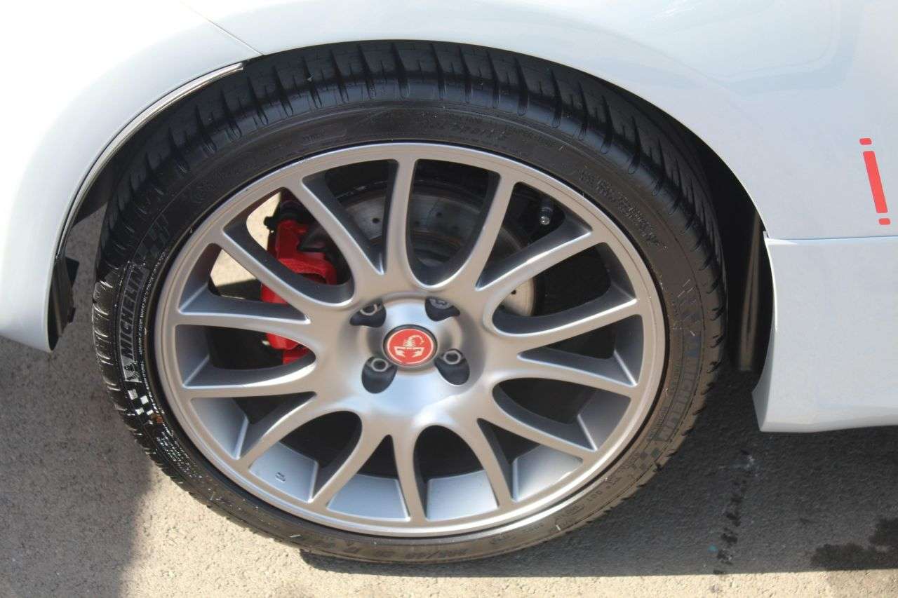 2024 ABARTH 695 2024 ABARTH 695