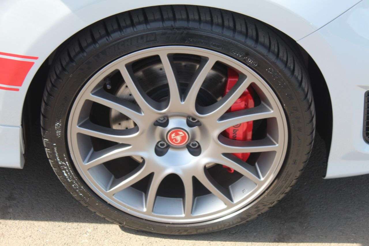 2024 ABARTH 695 2024 ABARTH 695