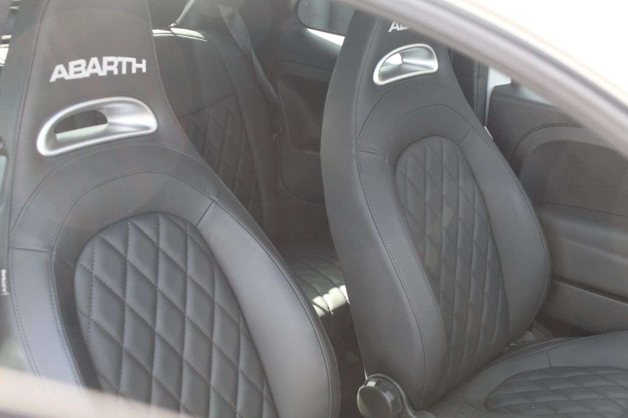 2024 ABARTH 695 2024 ABARTH 695