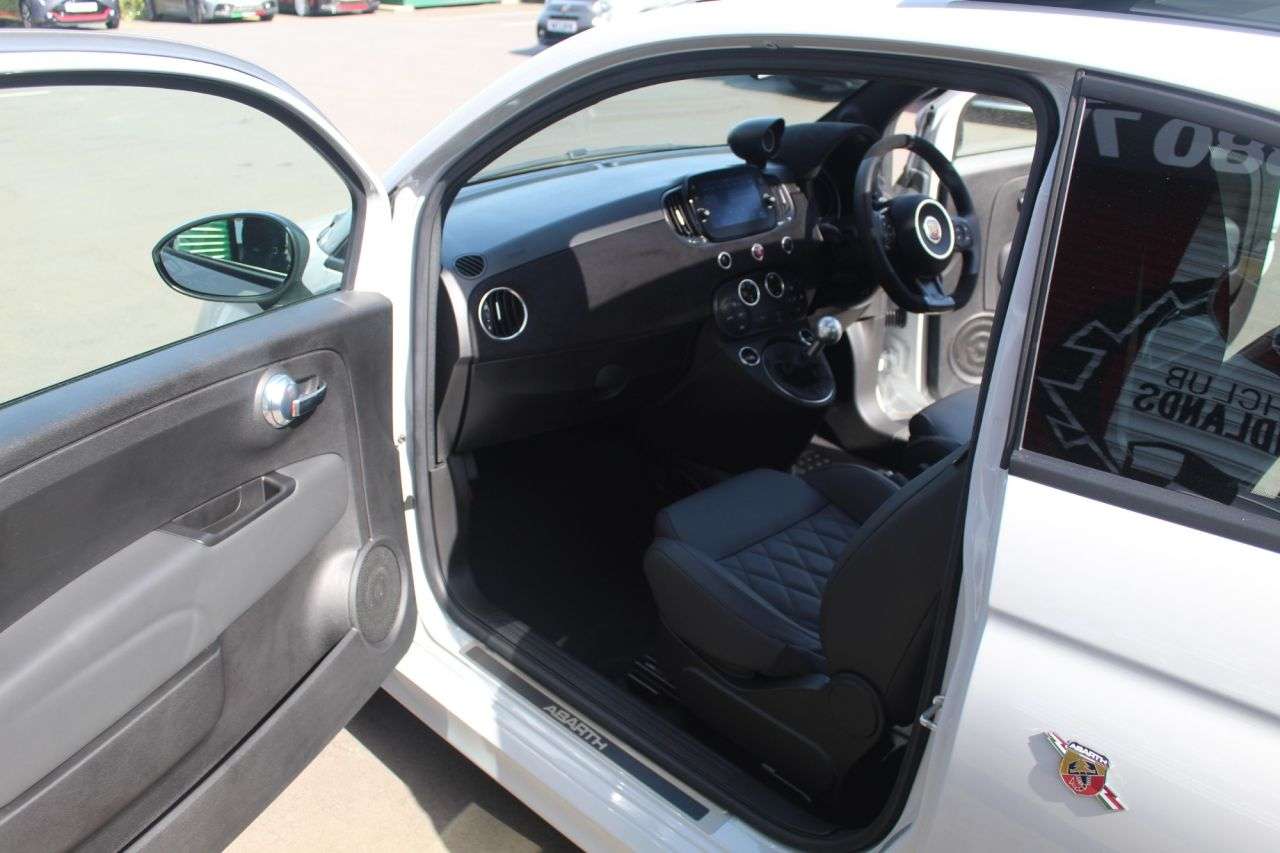 2024 ABARTH 695 2024 ABARTH 695