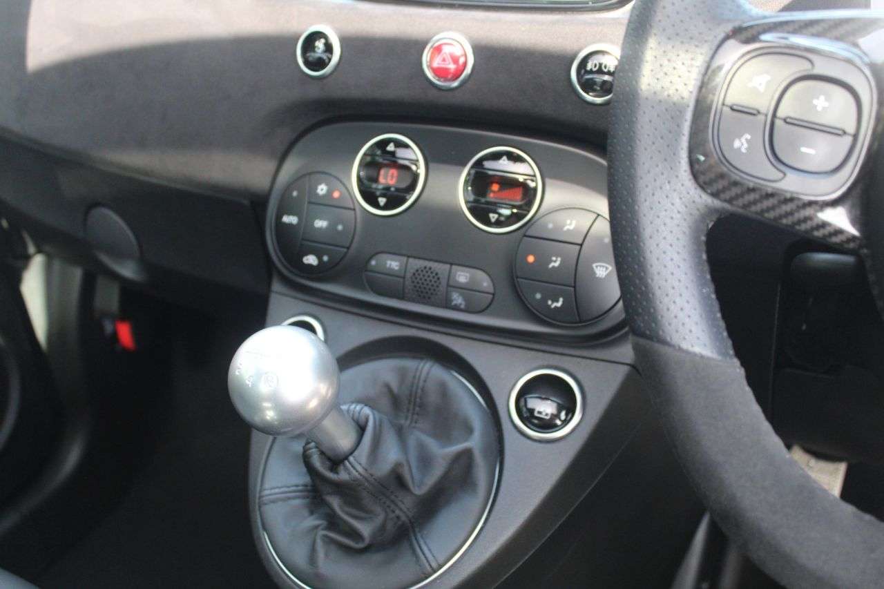 2024 ABARTH 695 2024 ABARTH 695