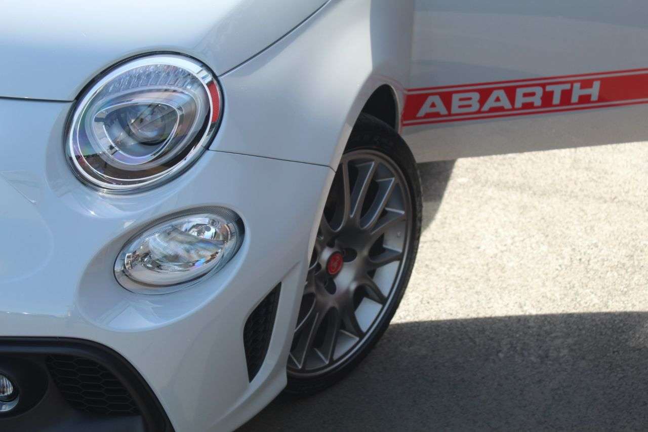 2024 ABARTH 695 2024 ABARTH 695