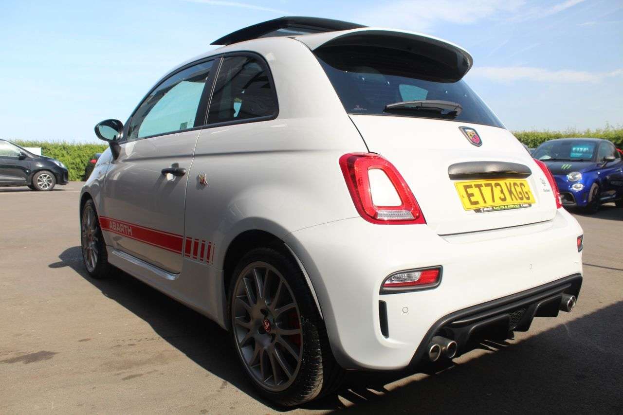 2024 ABARTH 695 2024 ABARTH 695