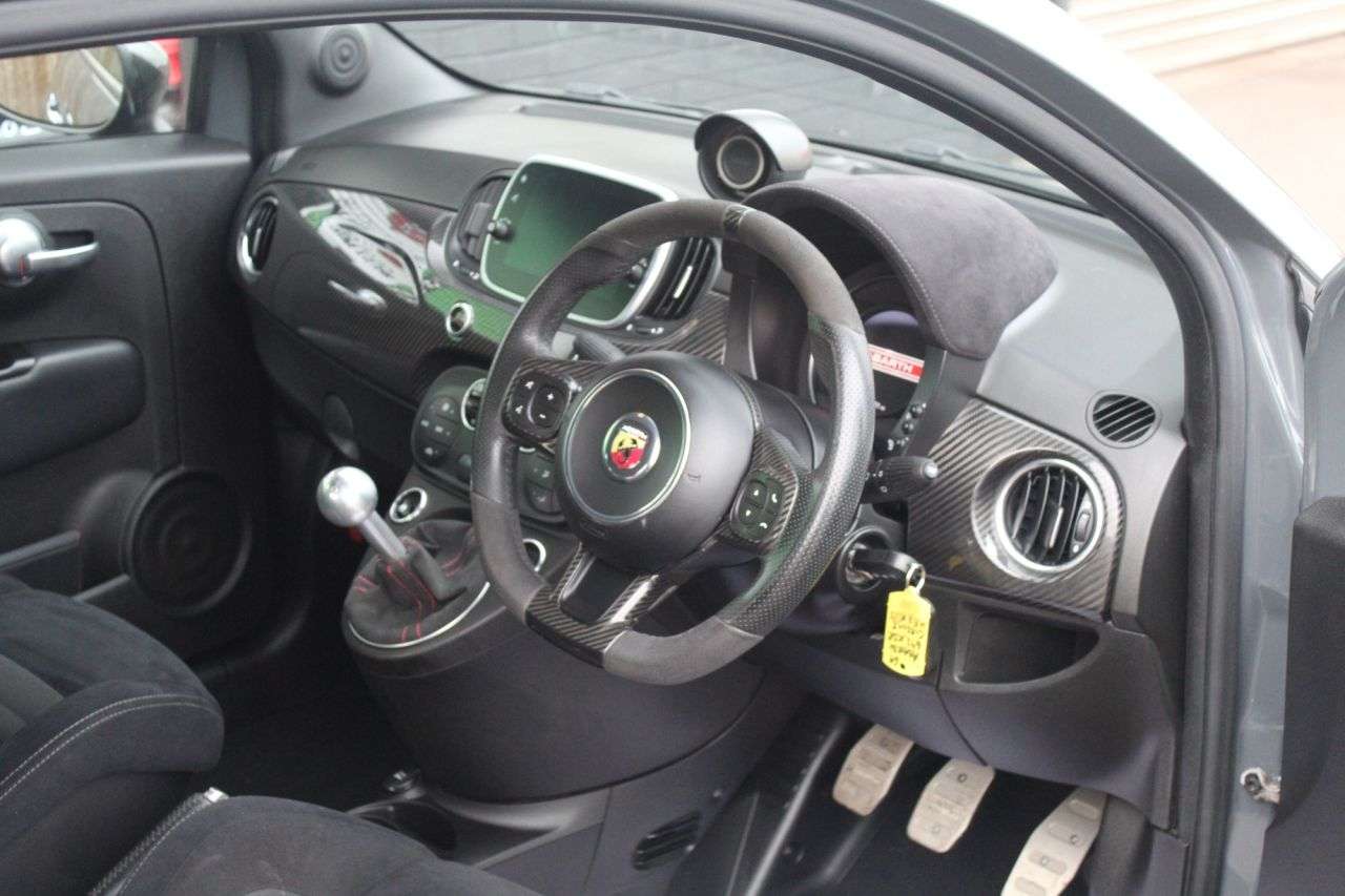 2018 ABARTH 695 2018 ABARTH 695