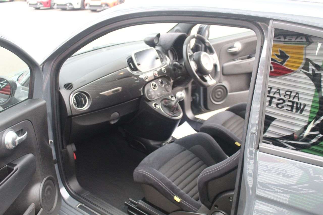 2018 ABARTH 695 2018 ABARTH 695