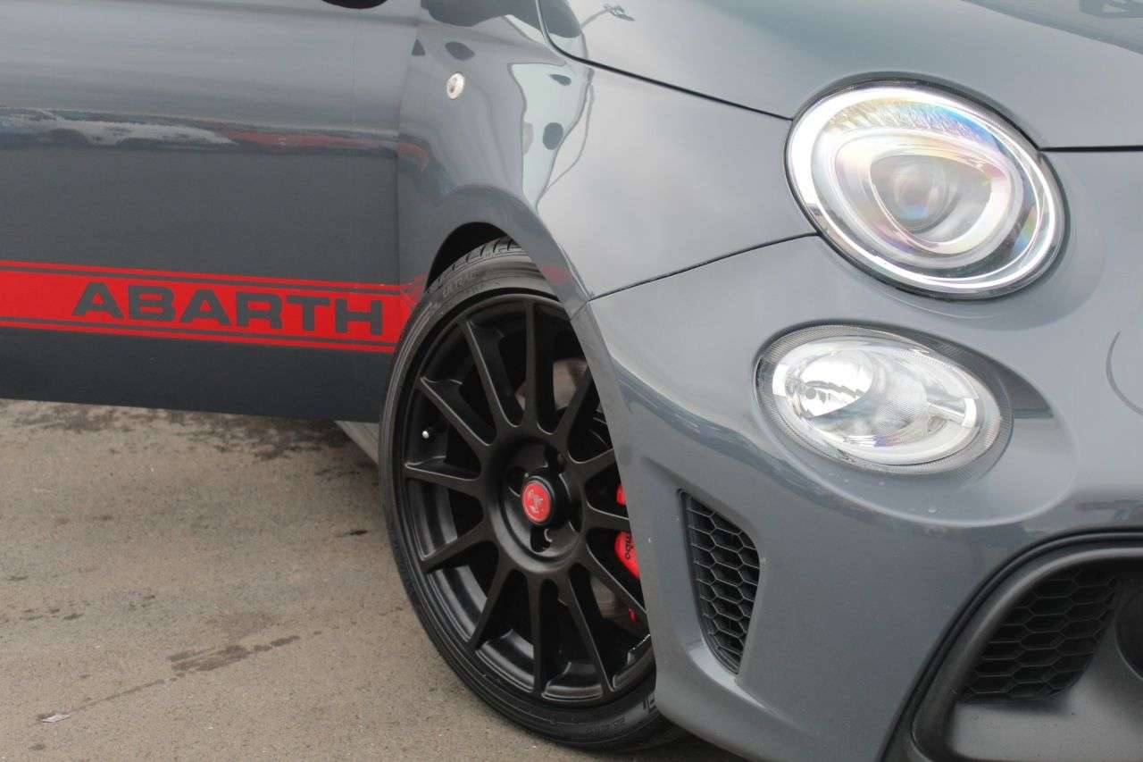 2018 ABARTH 695 2018 ABARTH 695