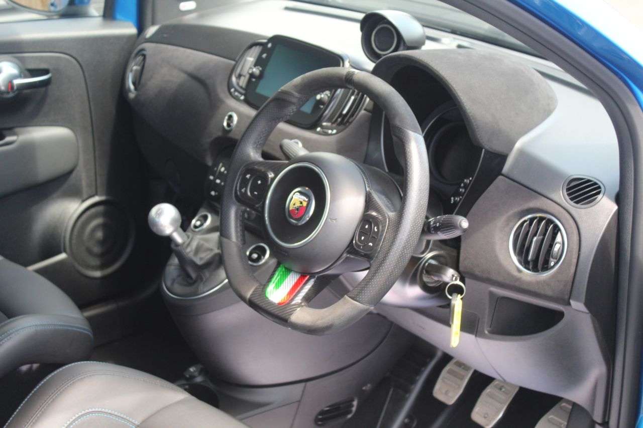 2024 ABARTH 695 2024 ABARTH 695