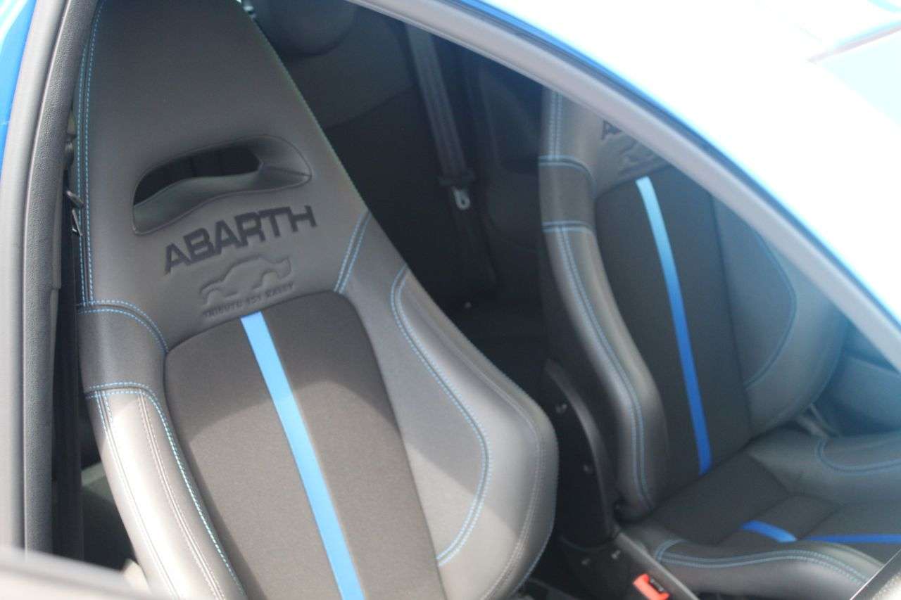 2024 ABARTH 695 2024 ABARTH 695
