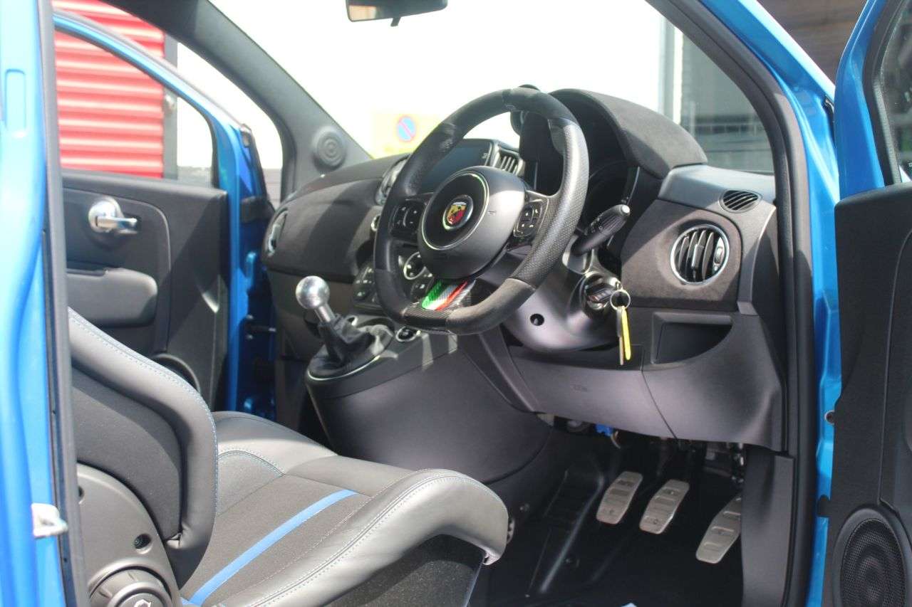 2024 ABARTH 695 2024 ABARTH 695