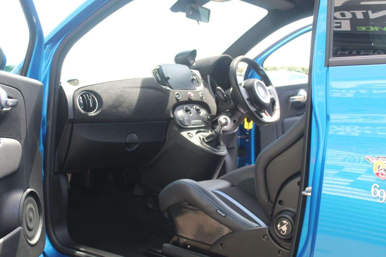 2024 ABARTH 695 2024 ABARTH 695
