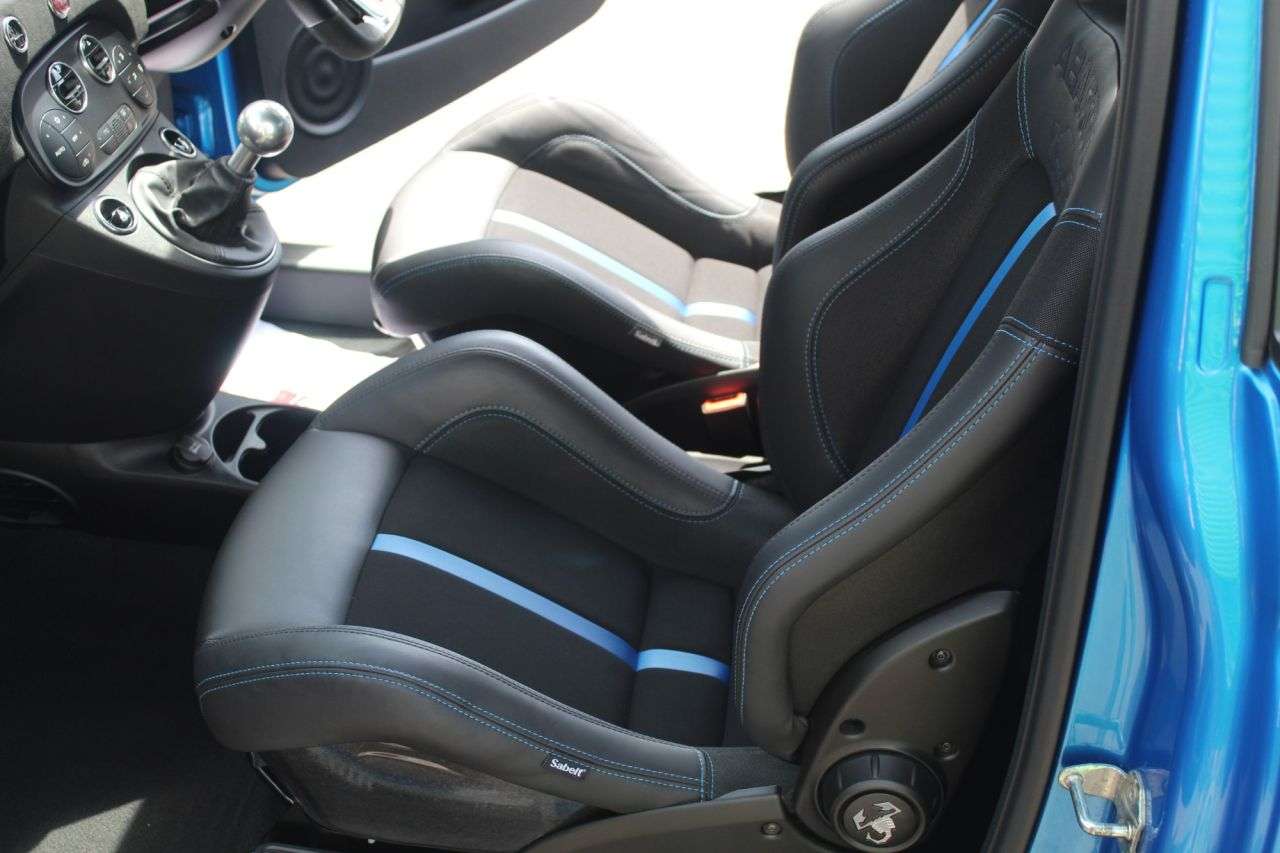 2024 ABARTH 695 2024 ABARTH 695