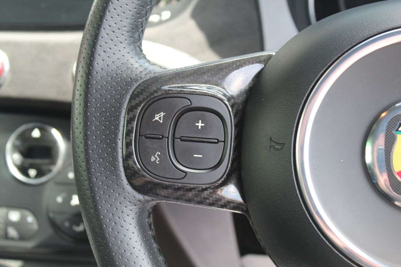 2024 ABARTH 695 2024 ABARTH 695
