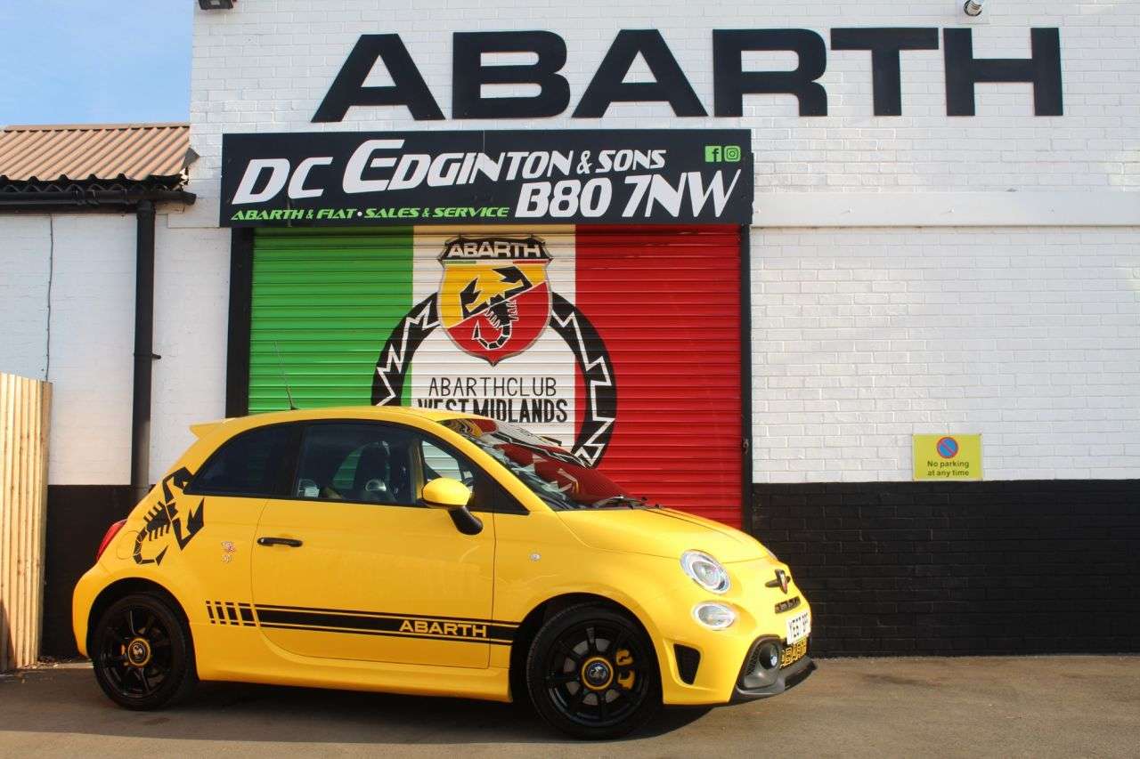 A 2017 ABARTH 500 595 MTA A 2017 ABARTH 500 595 MTA