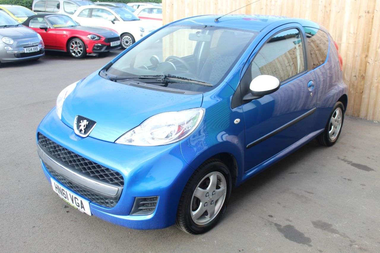 A 2011 PEUGEOT 107 1.0 12V Sportium Hatchback 3dr Petrol Manual Euro 5 (68 ps) A 2011 PEUGEOT 107 1.0 12V Sportium Hatchback 3dr Petrol Manual Euro 5 (68 ps)