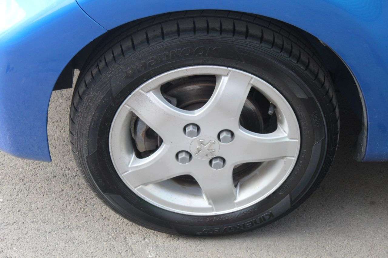 2011 PEUGEOT 107 2011 PEUGEOT 107
