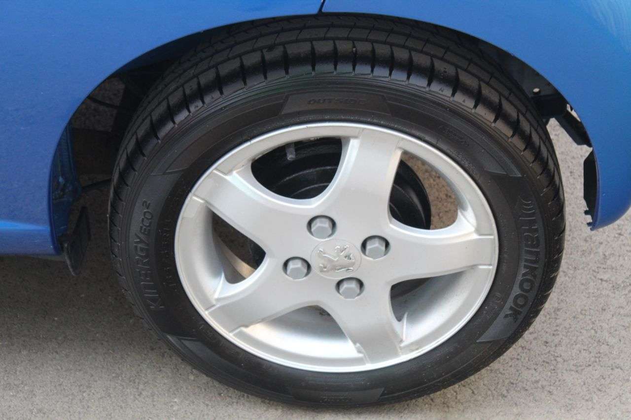 2011 PEUGEOT 107 2011 PEUGEOT 107