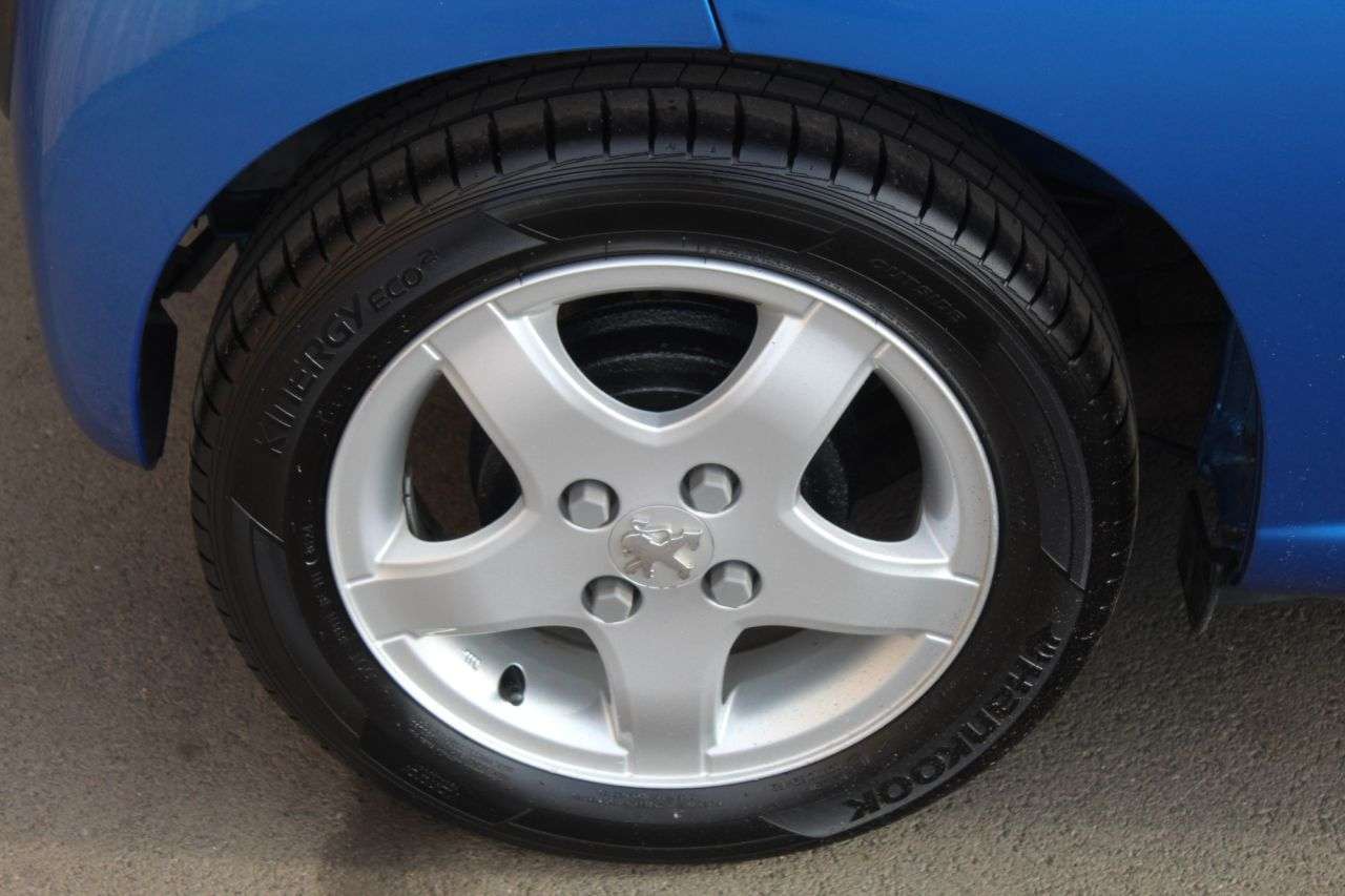 2011 PEUGEOT 107 2011 PEUGEOT 107