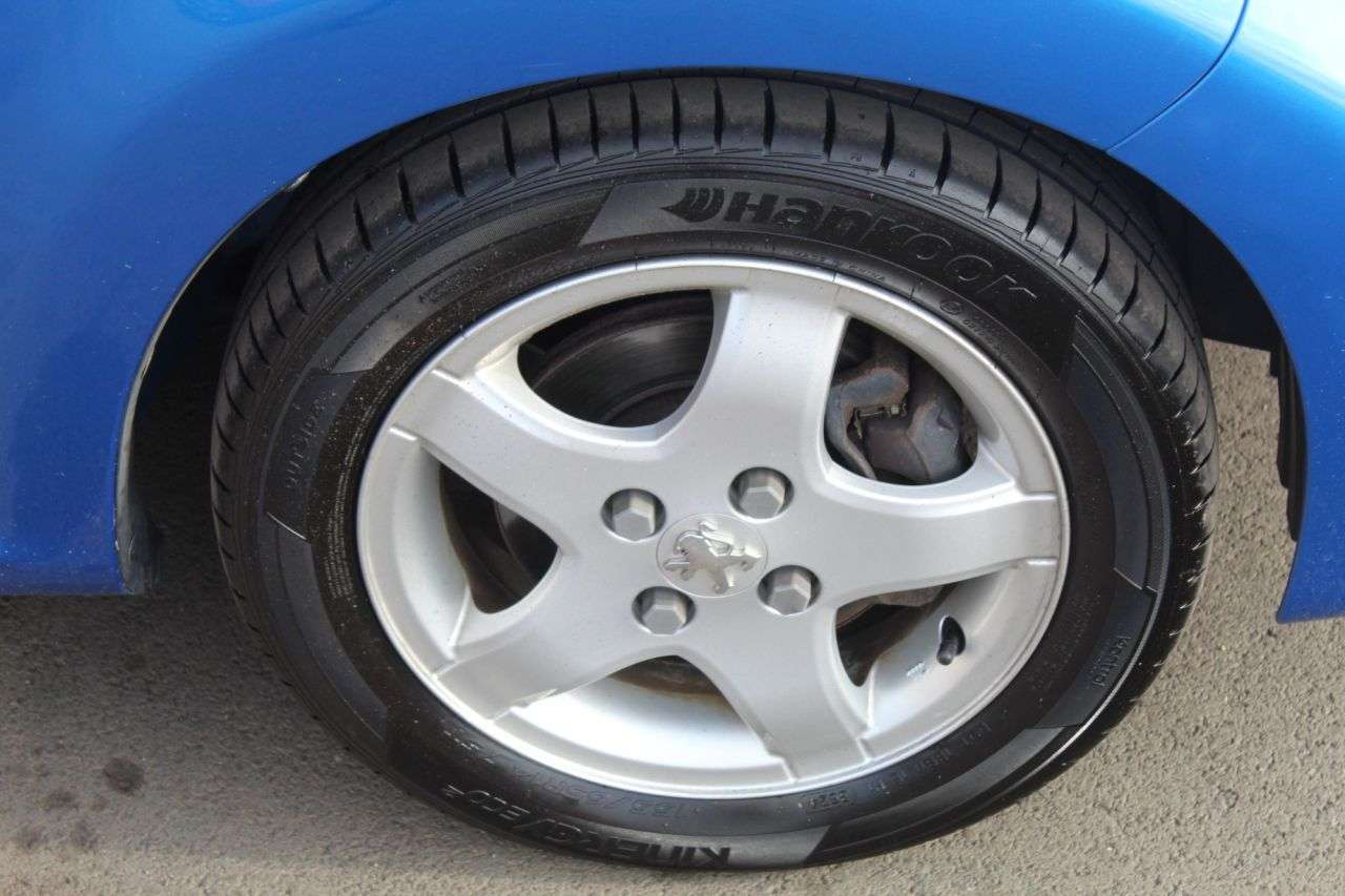 2011 PEUGEOT 107 2011 PEUGEOT 107