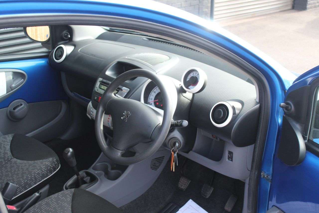 2011 PEUGEOT 107 2011 PEUGEOT 107