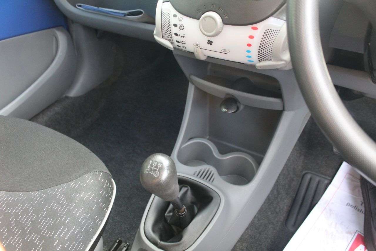 2011 PEUGEOT 107 2011 PEUGEOT 107