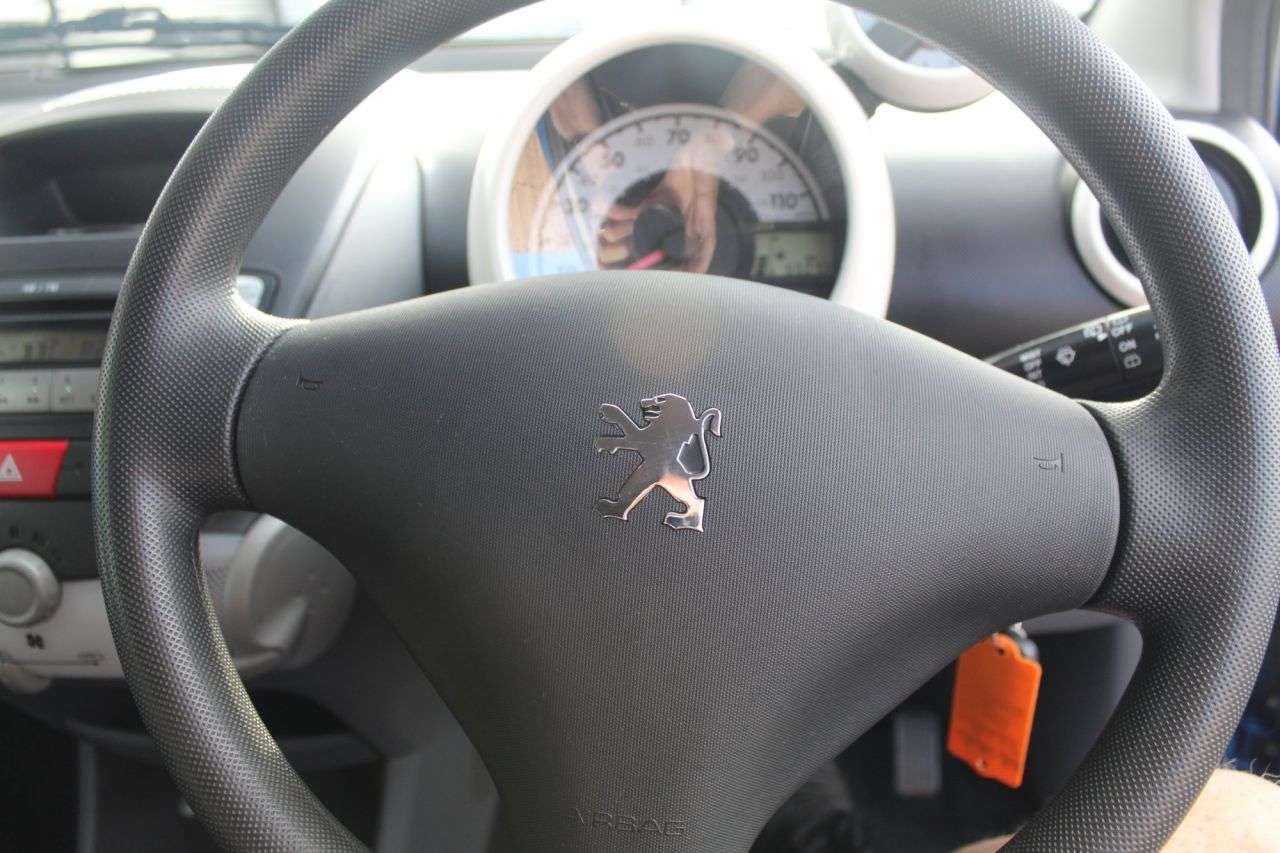 2011 PEUGEOT 107 2011 PEUGEOT 107