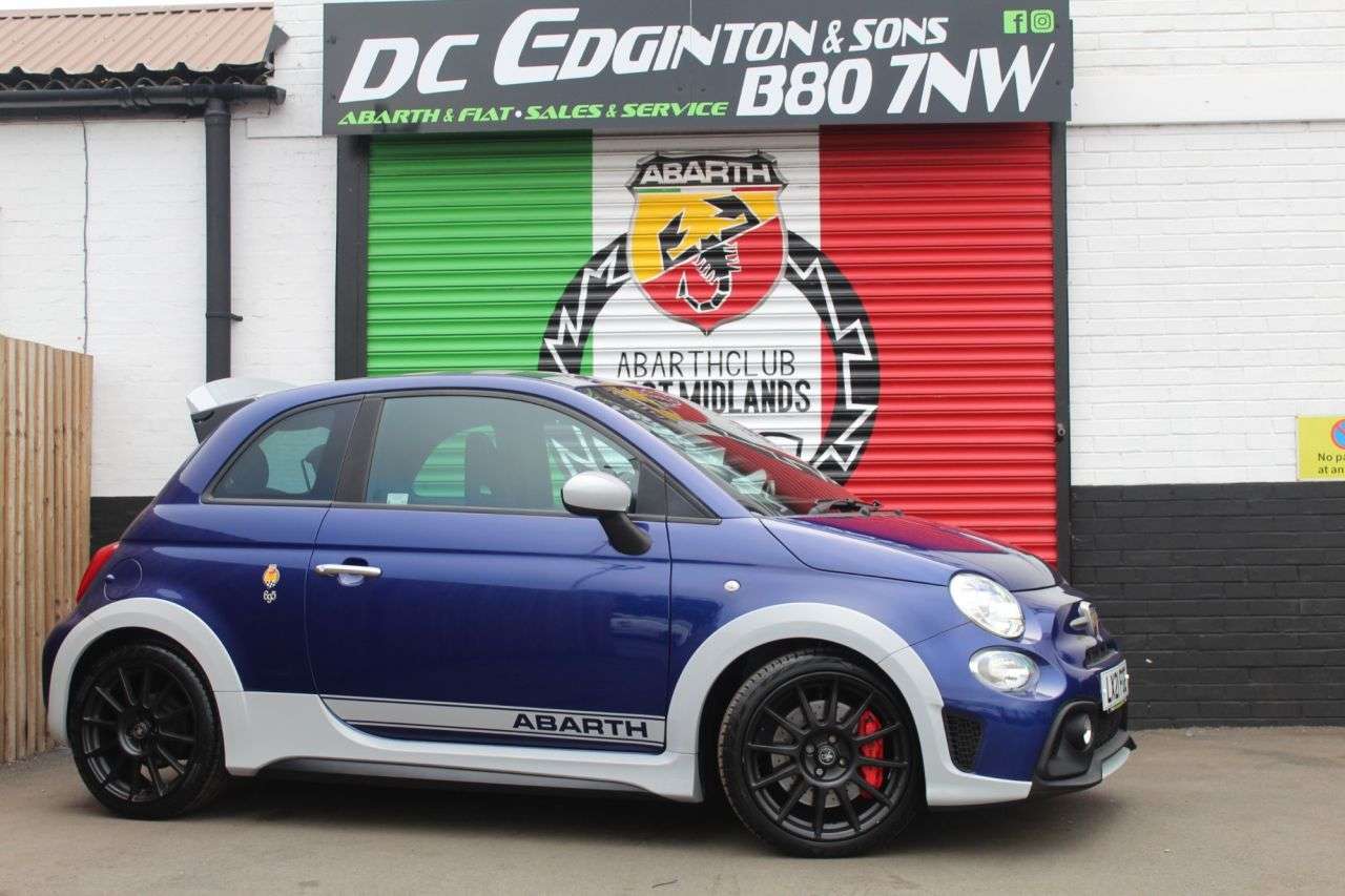 2021 ABARTH 695 2021 ABARTH 695