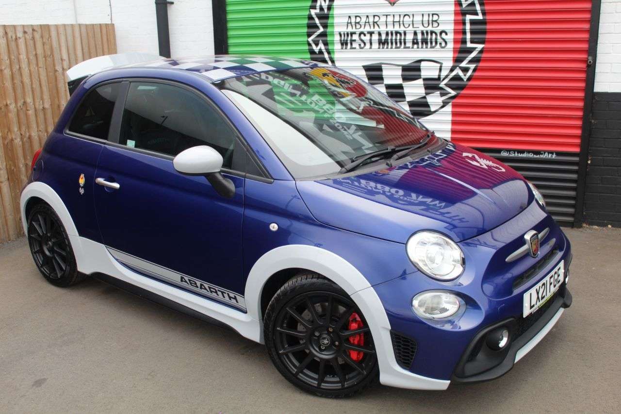 2021 ABARTH 695 2021 ABARTH 695
