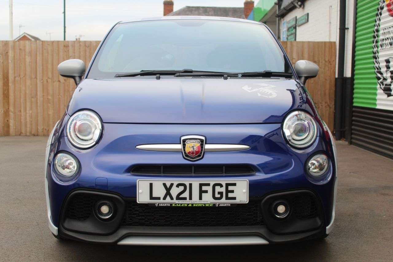 2021 ABARTH 695 2021 ABARTH 695