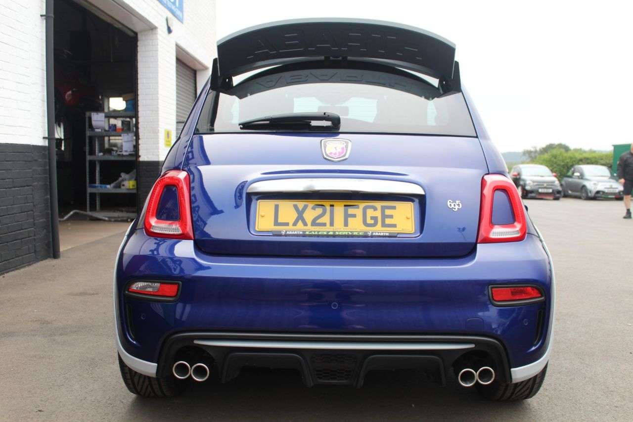 2021 ABARTH 695 2021 ABARTH 695