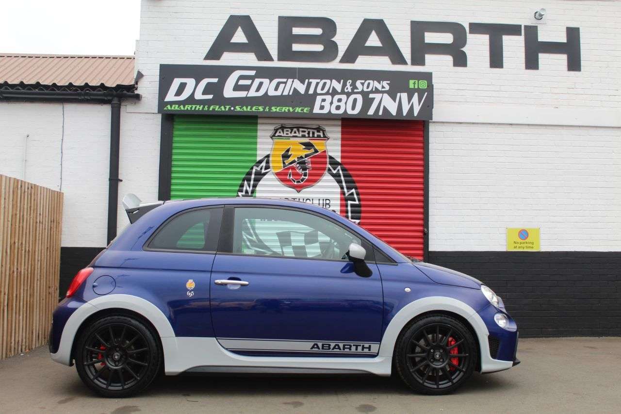 2021 ABARTH 695 2021 ABARTH 695