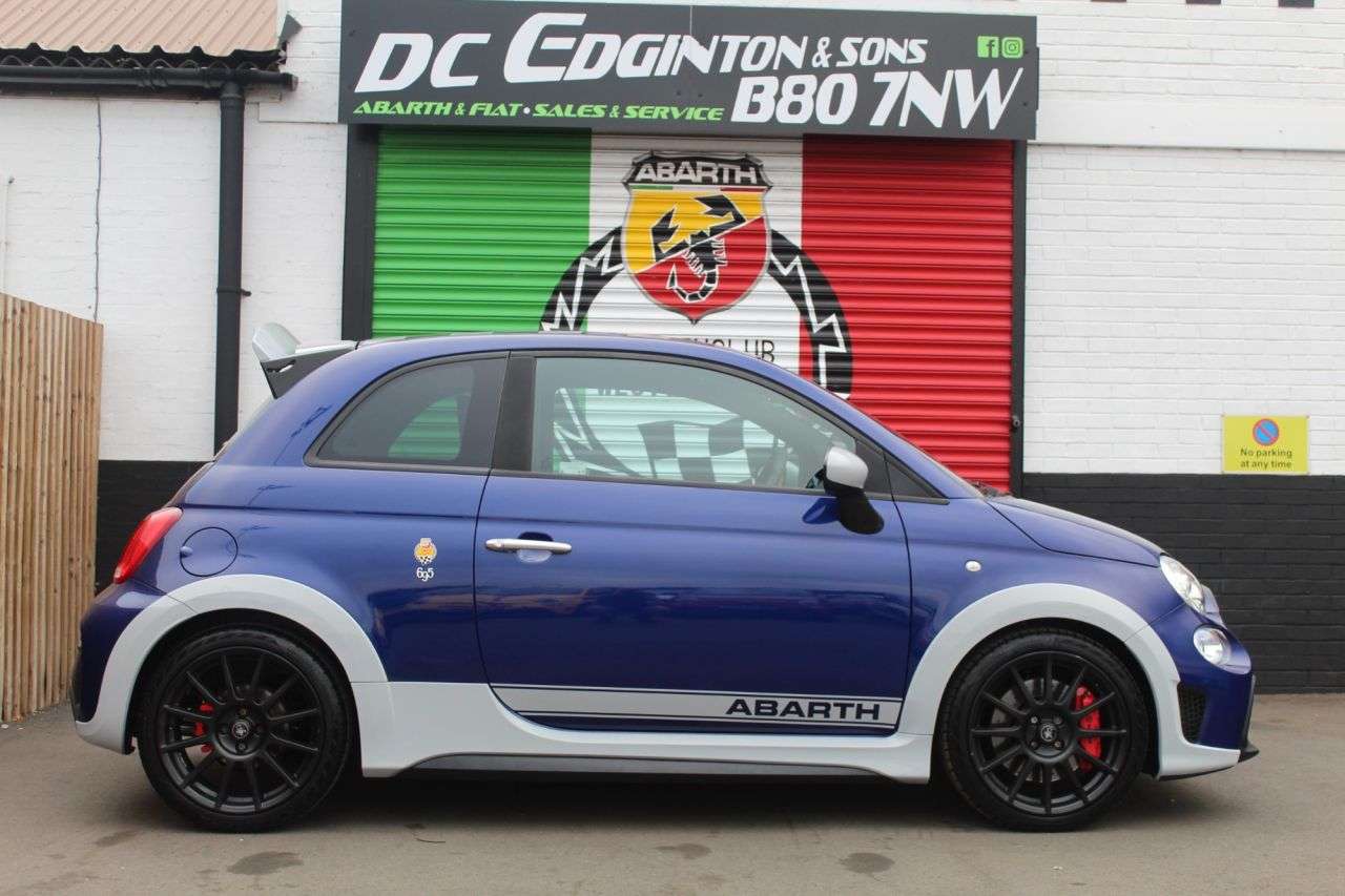 2021 ABARTH 695 2021 ABARTH 695
