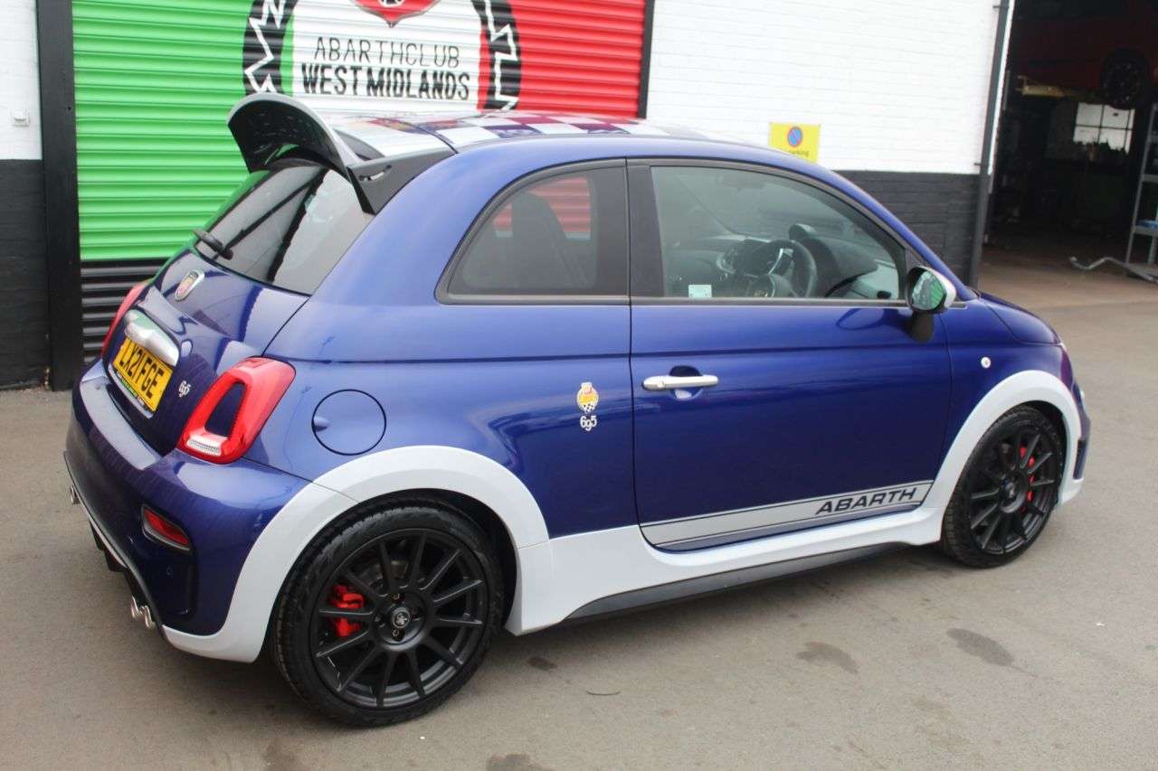 2021 ABARTH 695 2021 ABARTH 695