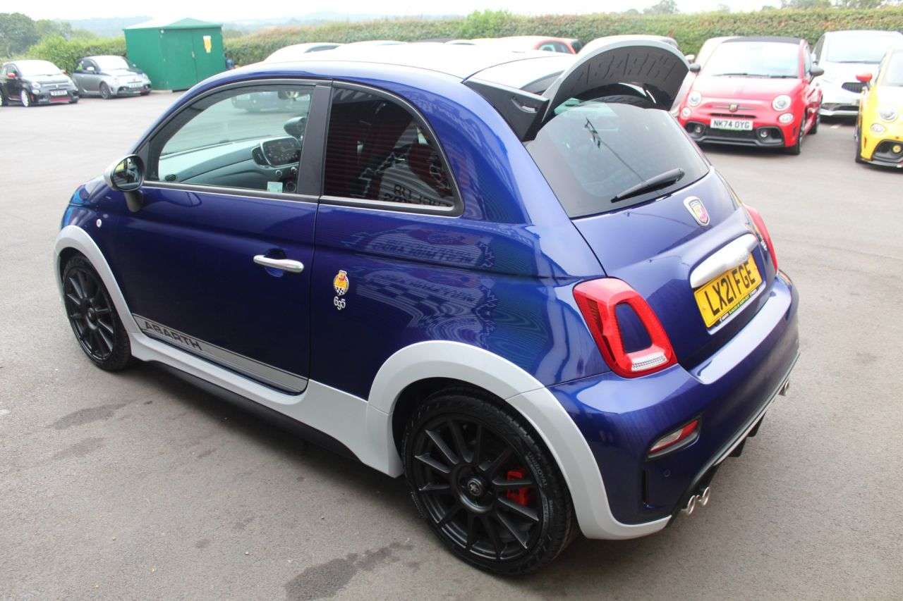 2021 ABARTH 695 2021 ABARTH 695