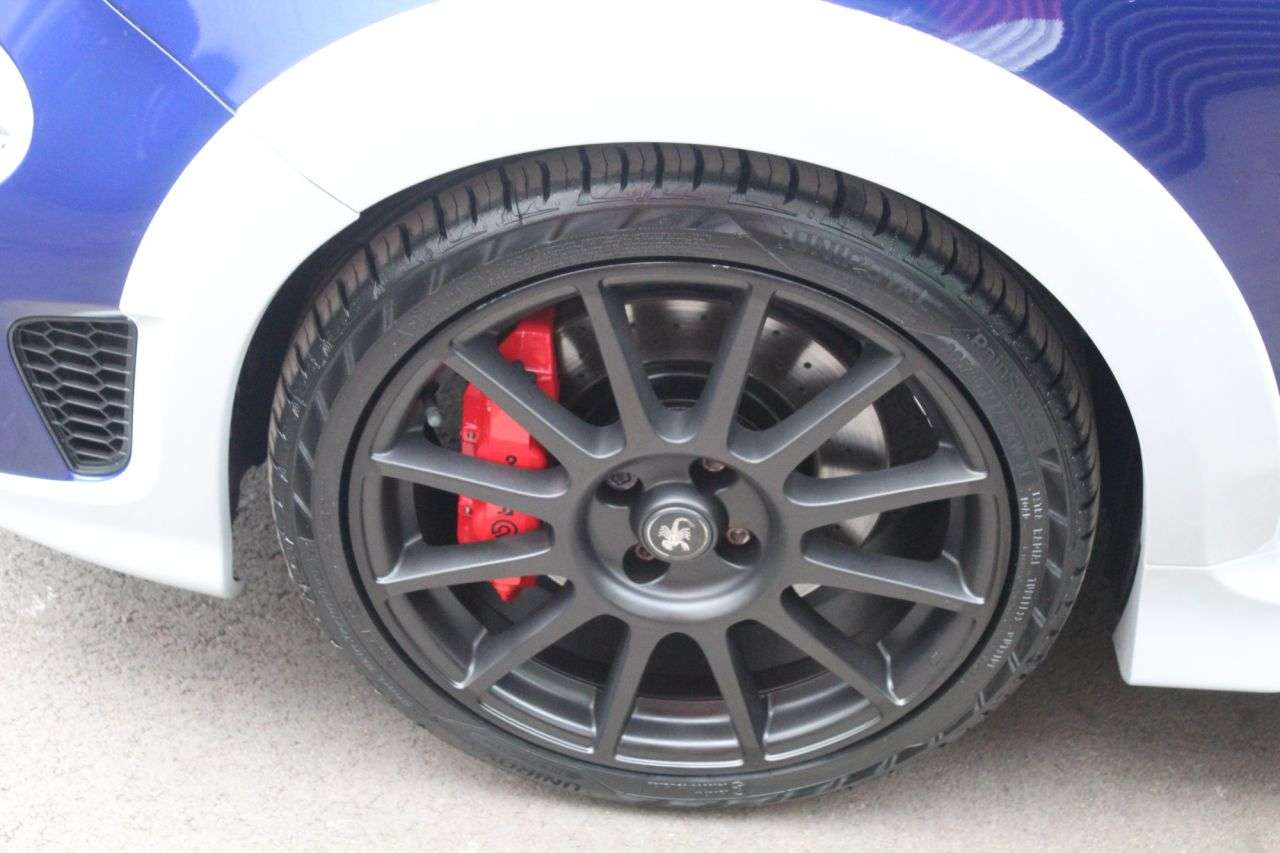 2021 ABARTH 695 2021 ABARTH 695