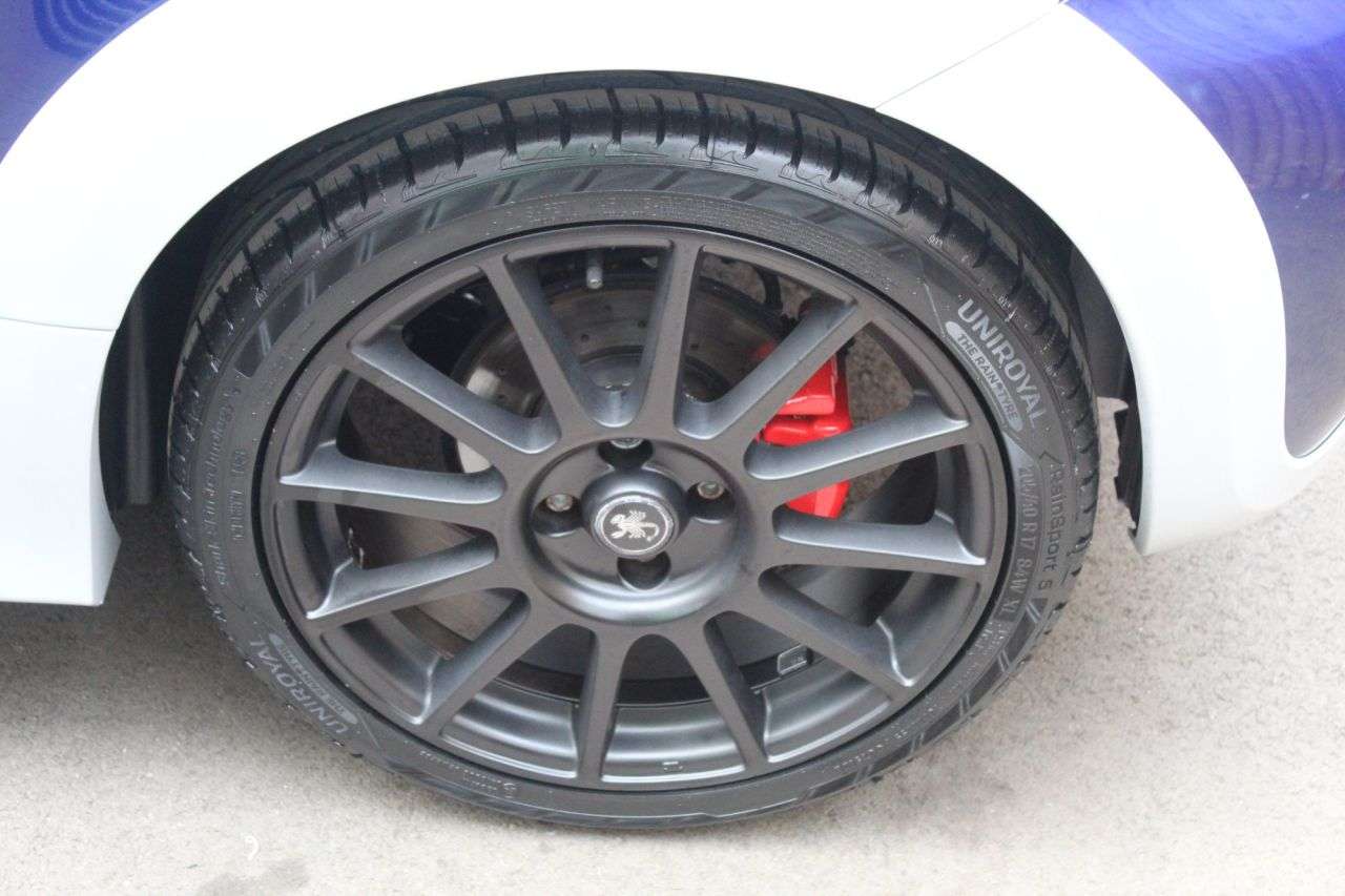 2021 ABARTH 695 2021 ABARTH 695