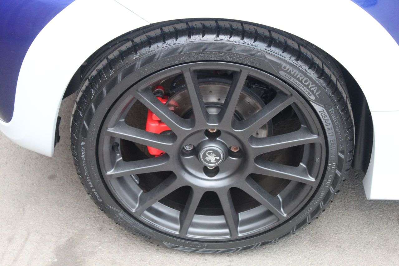 2021 ABARTH 695 2021 ABARTH 695